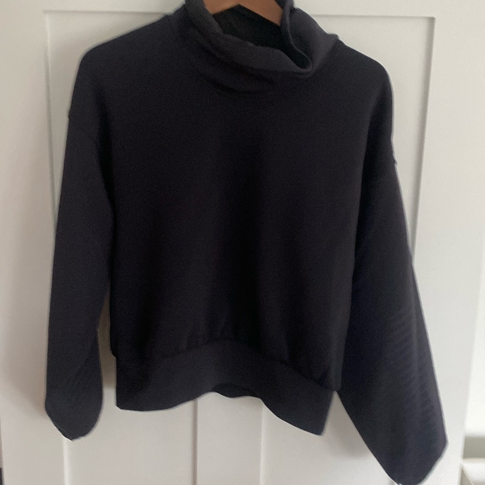 BLACK LULULEMON COWLNECK